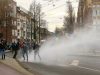 Полиция Нидерландов применила водометы для разгона протестующих